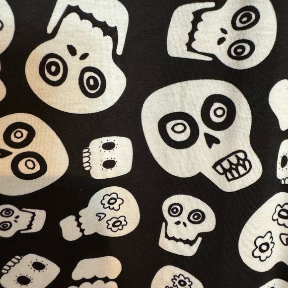 LuLaRoe perfect size 3xl Halloween shirt. - Picture 4 of 5